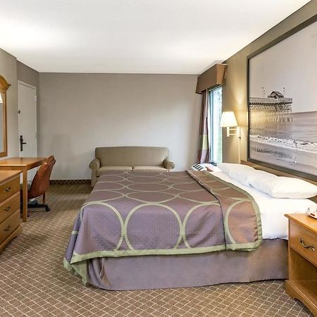 Super 8 By Wyndham Orangeburg Hotel Bagian luar foto