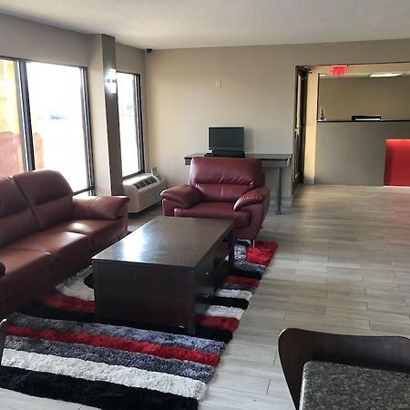 Super 8 By Wyndham Orangeburg Hotel Bagian luar foto