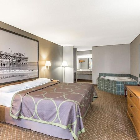 Super 8 By Wyndham Orangeburg Hotel Bagian luar foto