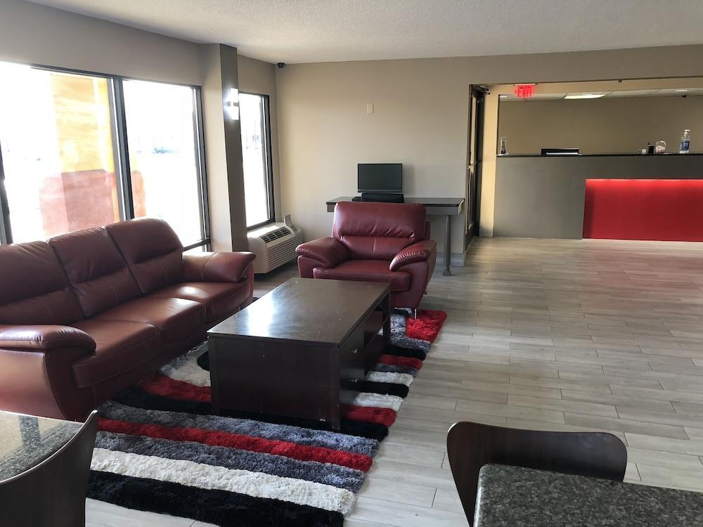 Super 8 By Wyndham Orangeburg Hotel Bagian luar foto
