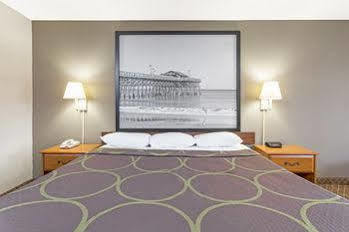 Super 8 By Wyndham Orangeburg Hotel Bagian luar foto