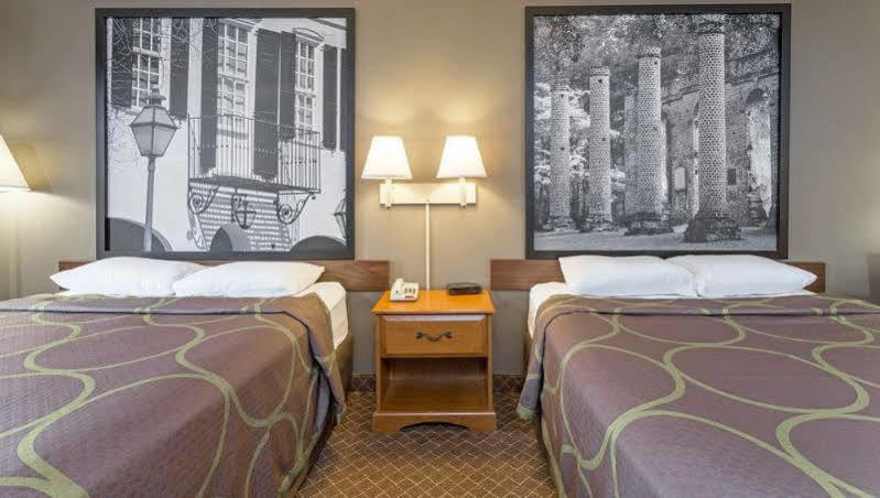 Super 8 By Wyndham Orangeburg Hotel Bagian luar foto